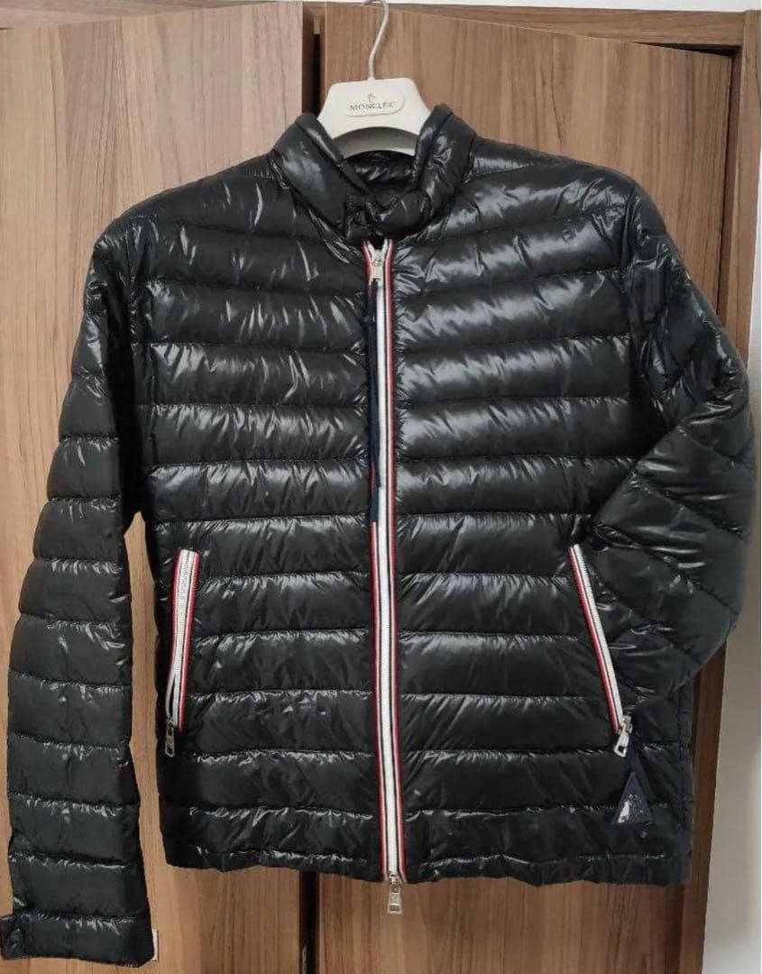 モンクレールライトダウン