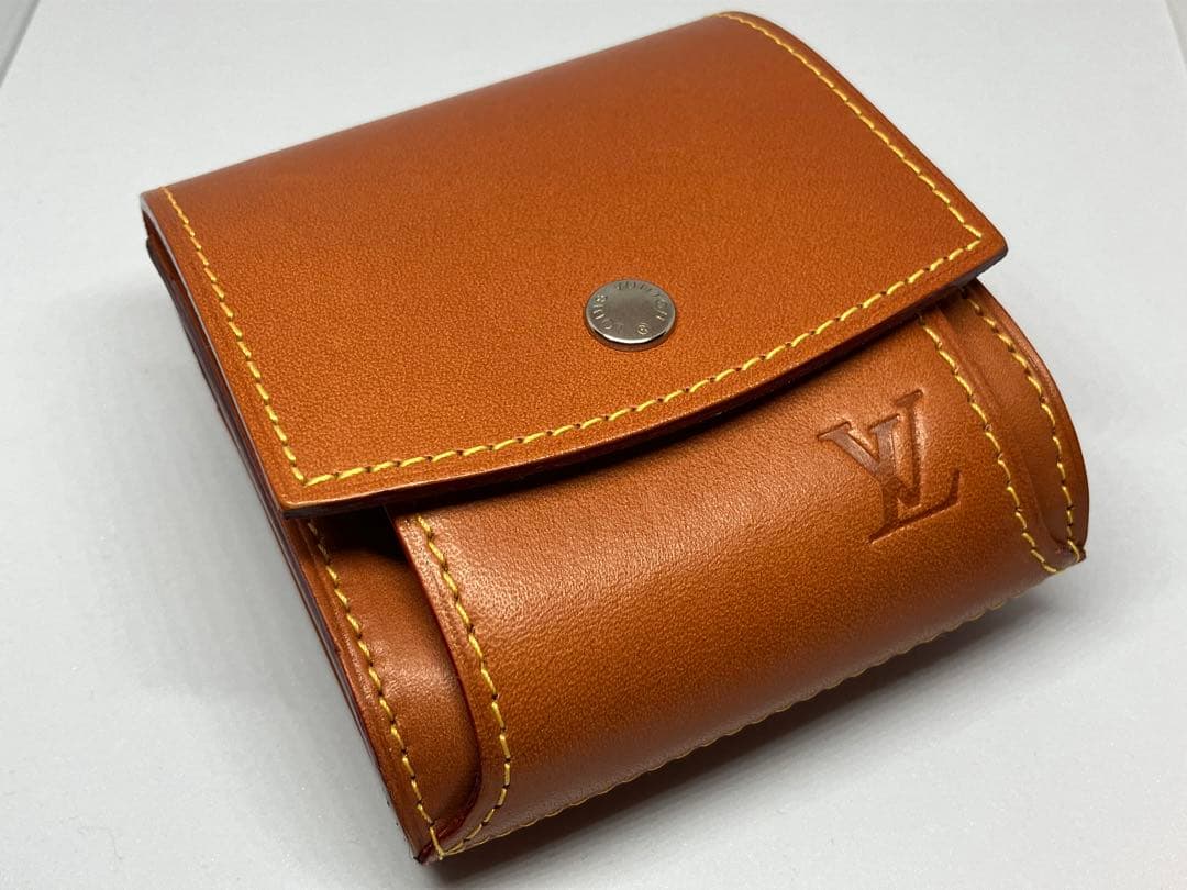 Louis Vuitton M85032 Full leather pouch